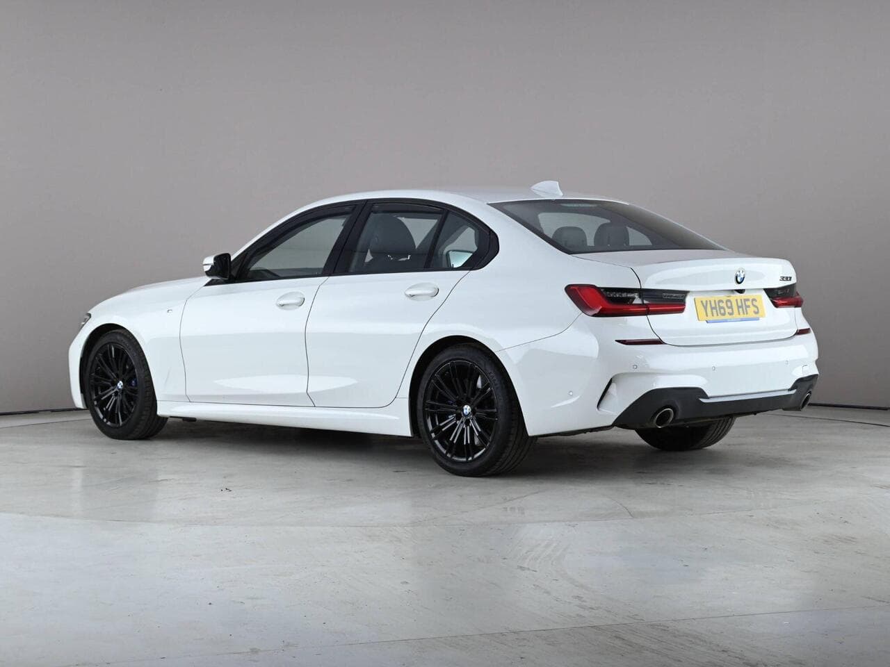 BMW 3 Series thumbnail Rear Left