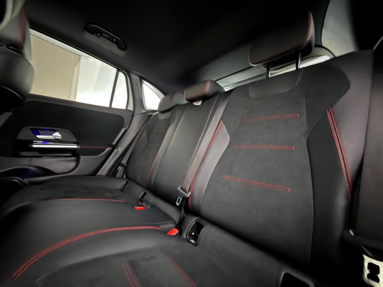 Mercedes-Benz GLA thumbnail Seats Rear