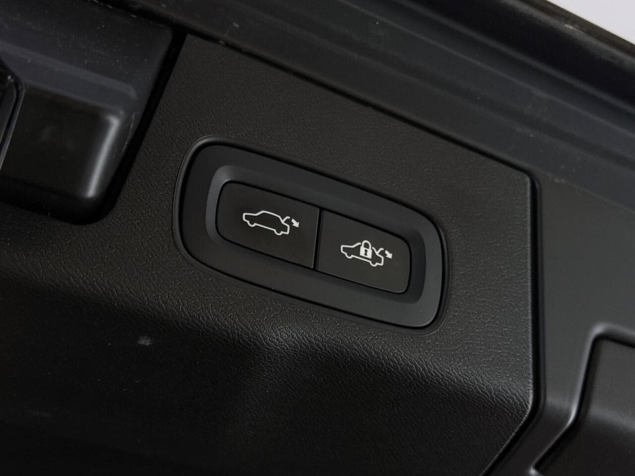 Volvo XC60 thumbnail Misc Controls