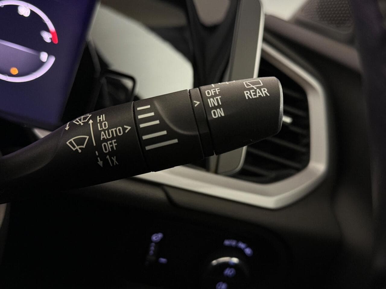 Vauxhall Grandland thumbnail Misc Controls