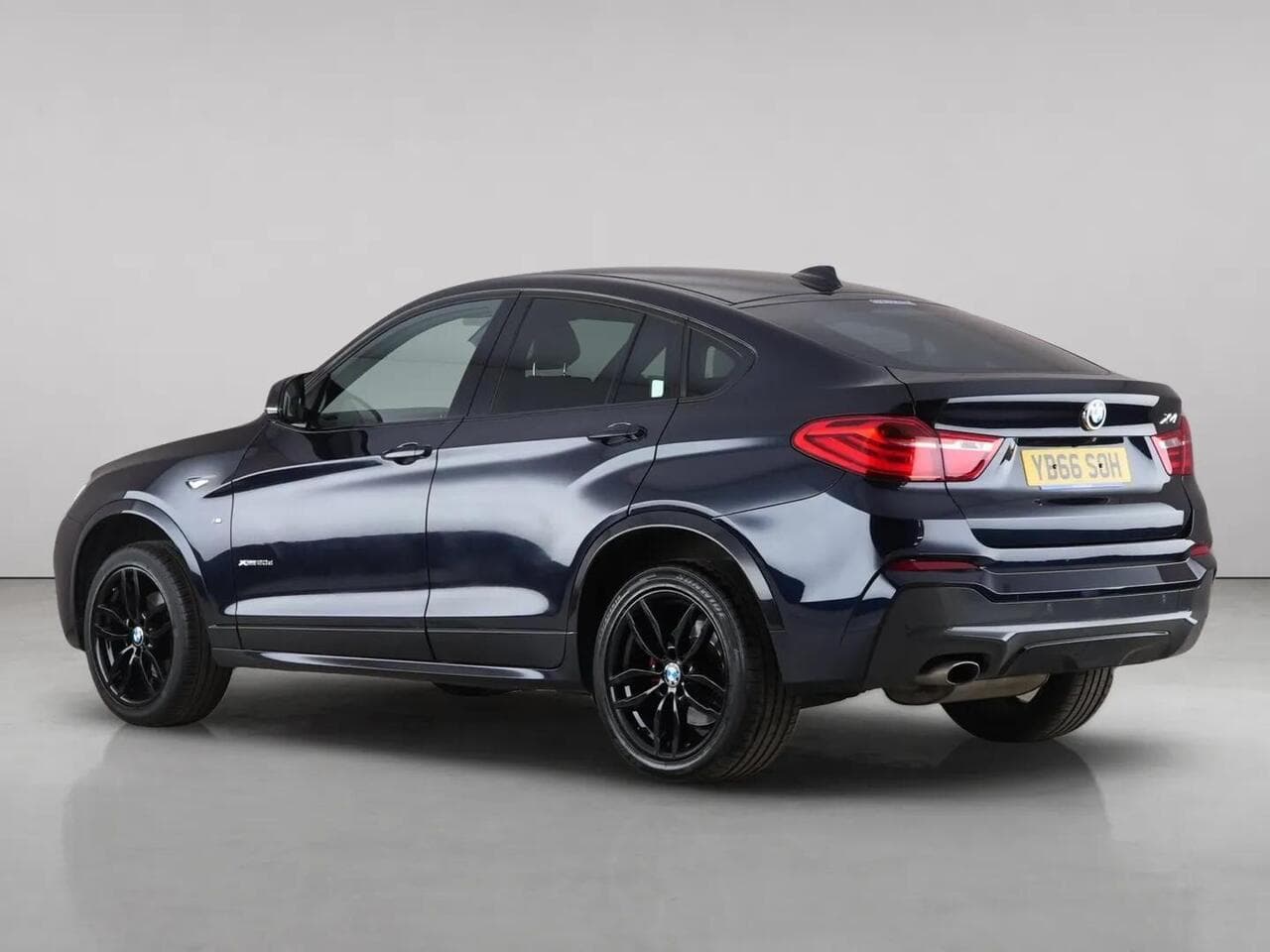 BMW X4 thumbnail Rear Left