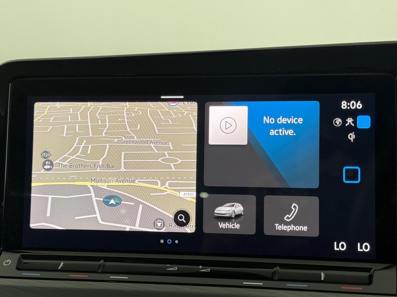 Volkswagen Golf thumbnail Infotainment System