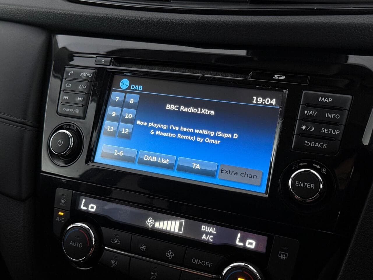 Nissan X-Trail thumbnail Infotainment System