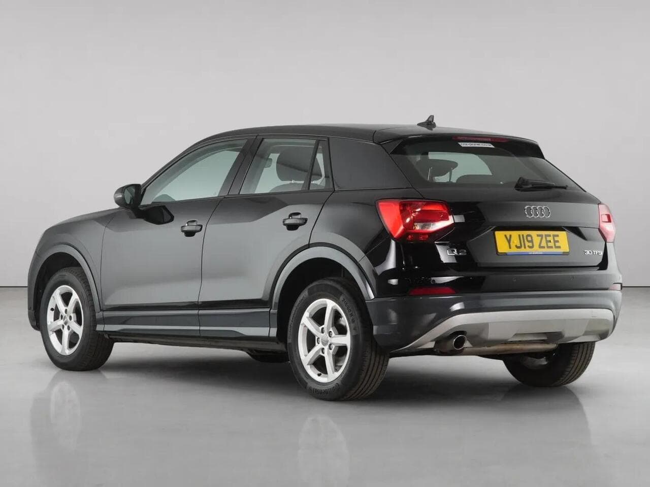 Audi Q2 thumbnail Rear Left