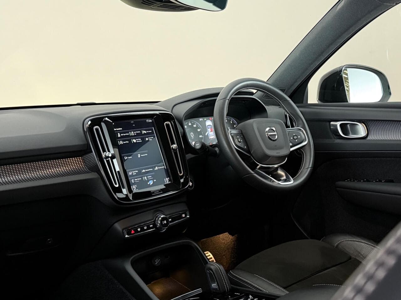 Volvo XC40 thumbnail Interior Front
