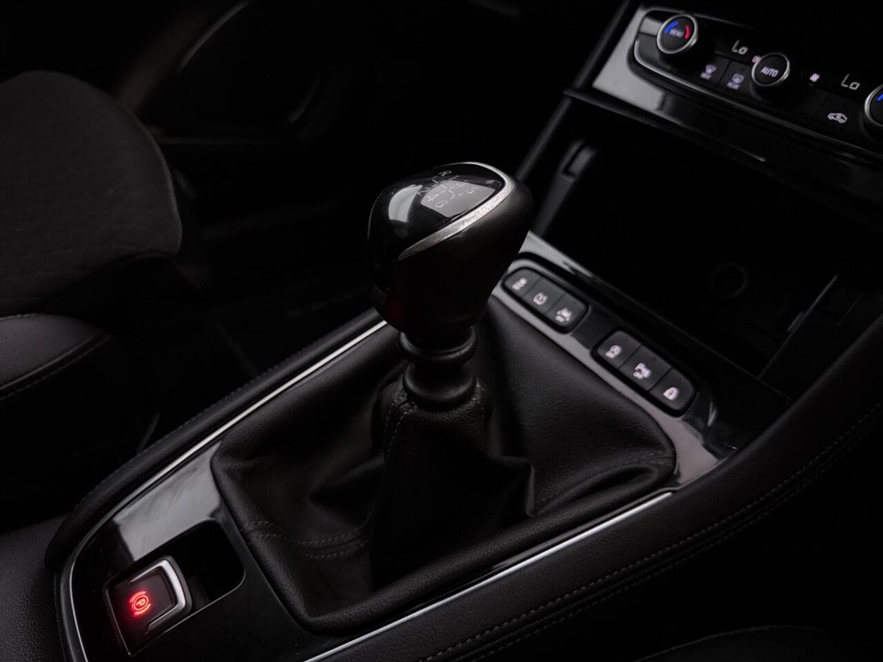 Vauxhall Grandland X thumbnail Interior Front