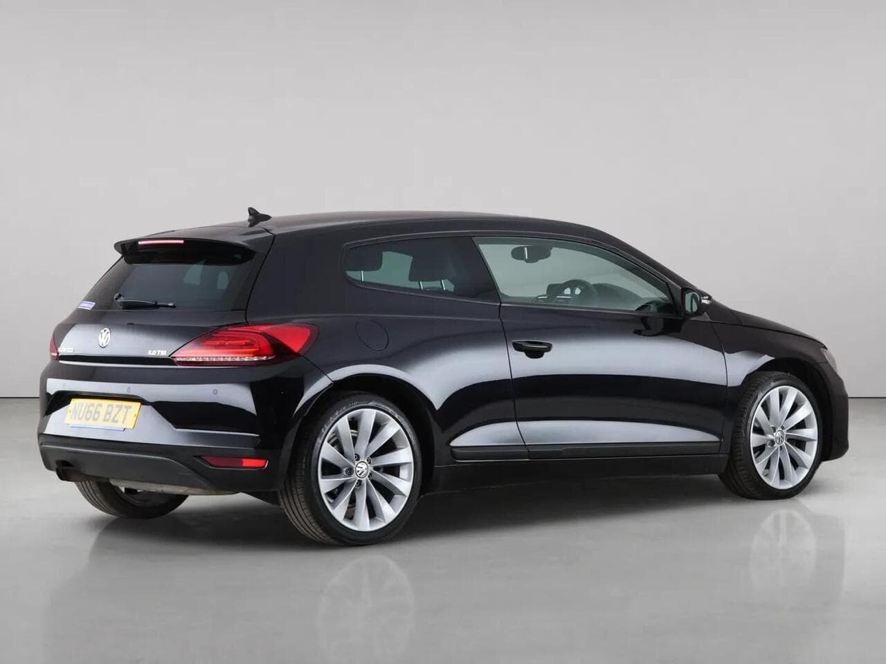 Volkswagen Scirocco thumbnail Side Right