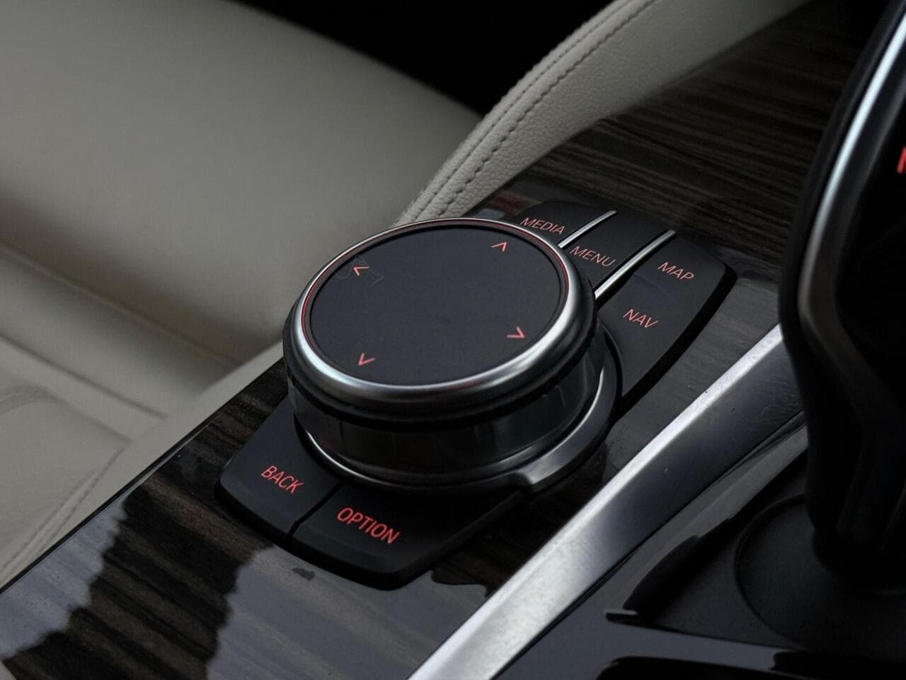 BMW 5 Series thumbnail Interior Front