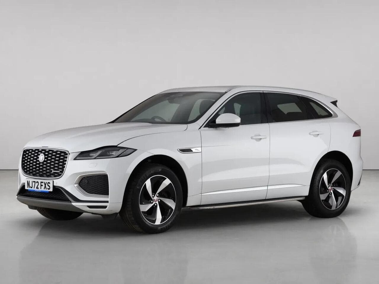 Jaguar F-PACE thumbnail Front Left