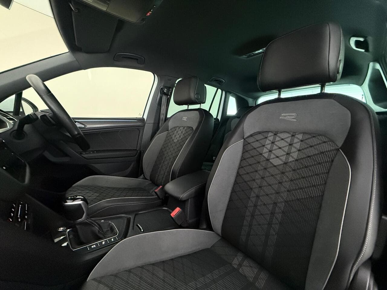 Volkswagen Tiguan thumbnail Seat Front Passenger