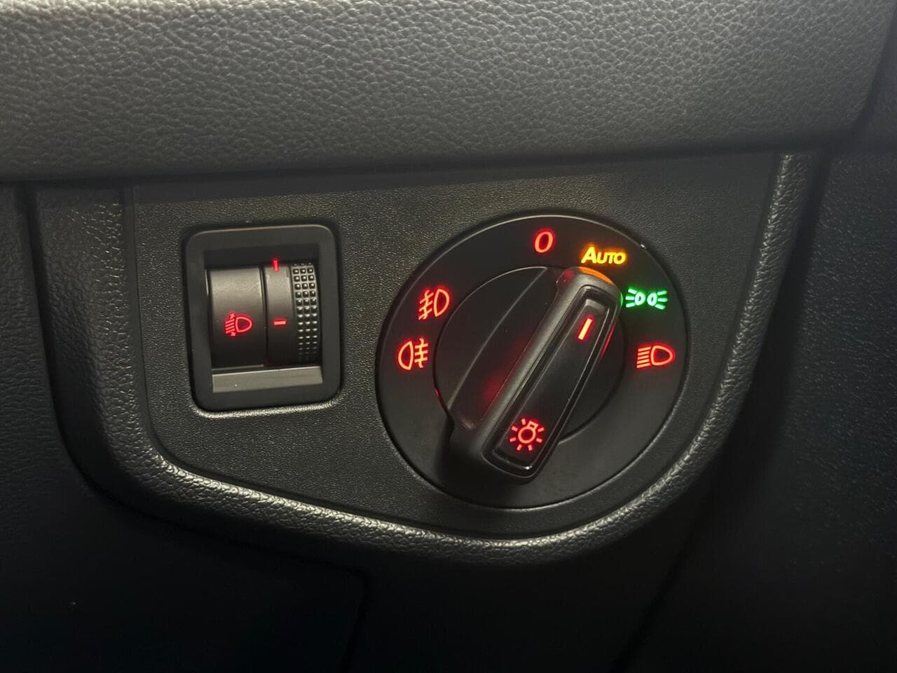 Volkswagen Polo thumbnail Misc Controls