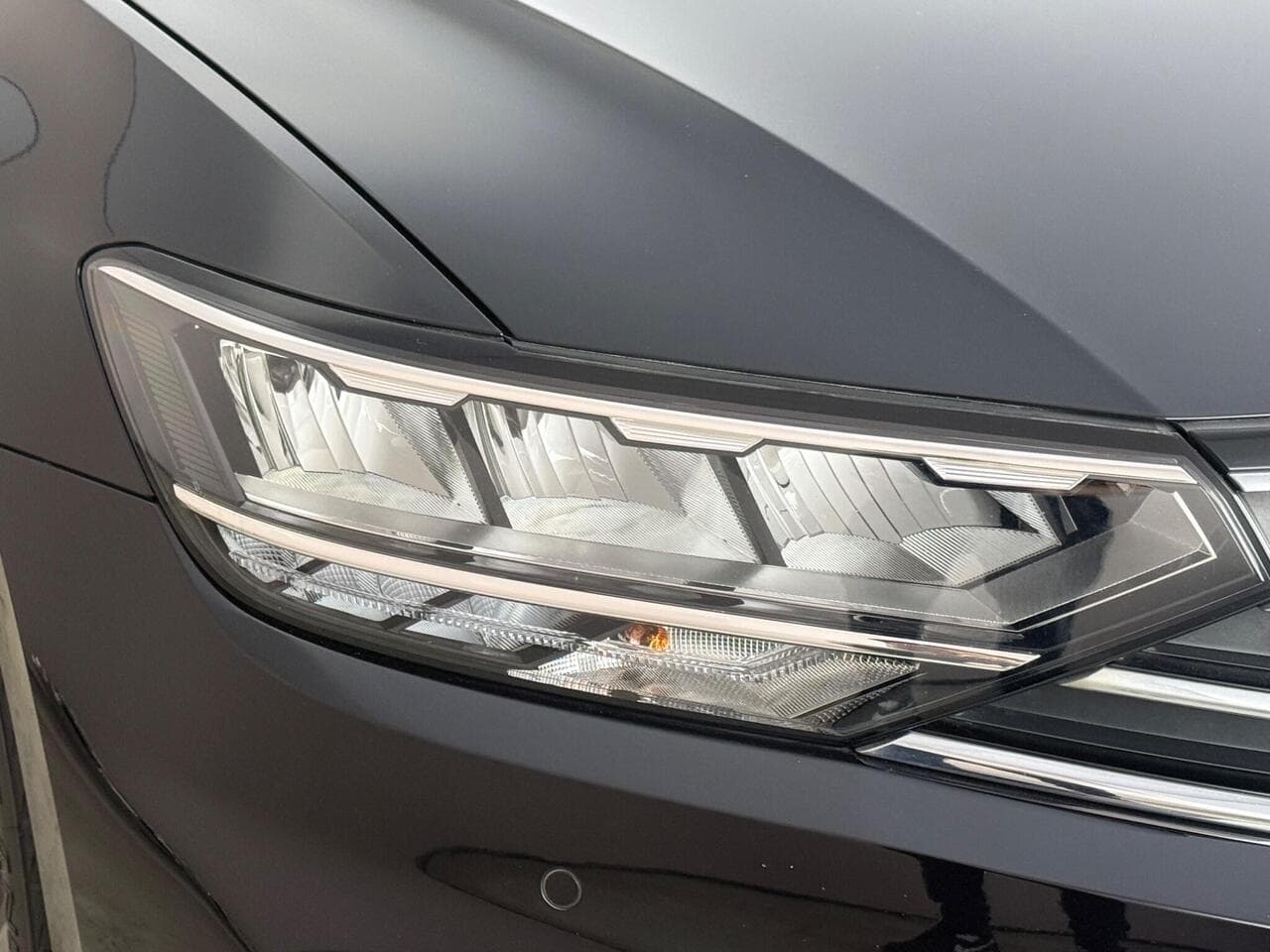 Volkswagen Passat thumbnail Lights Front