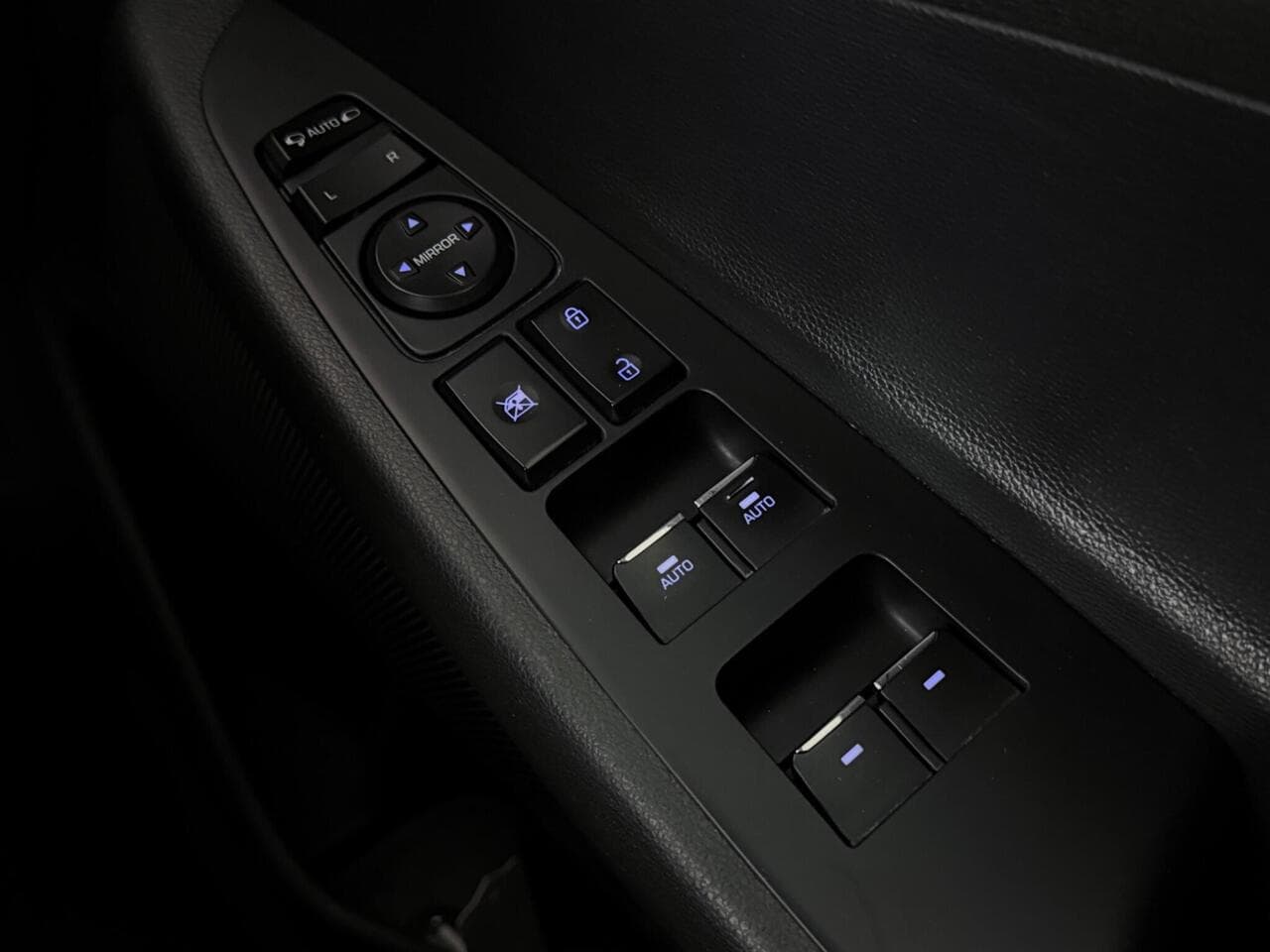 Hyundai TUCSON thumbnail Misc Controls