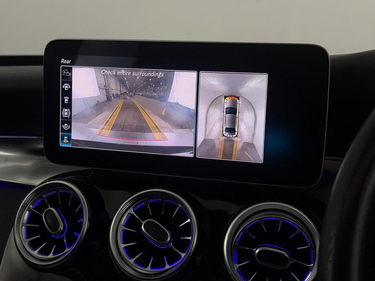 Mercedes-Benz C Class thumbnail Infotainment System