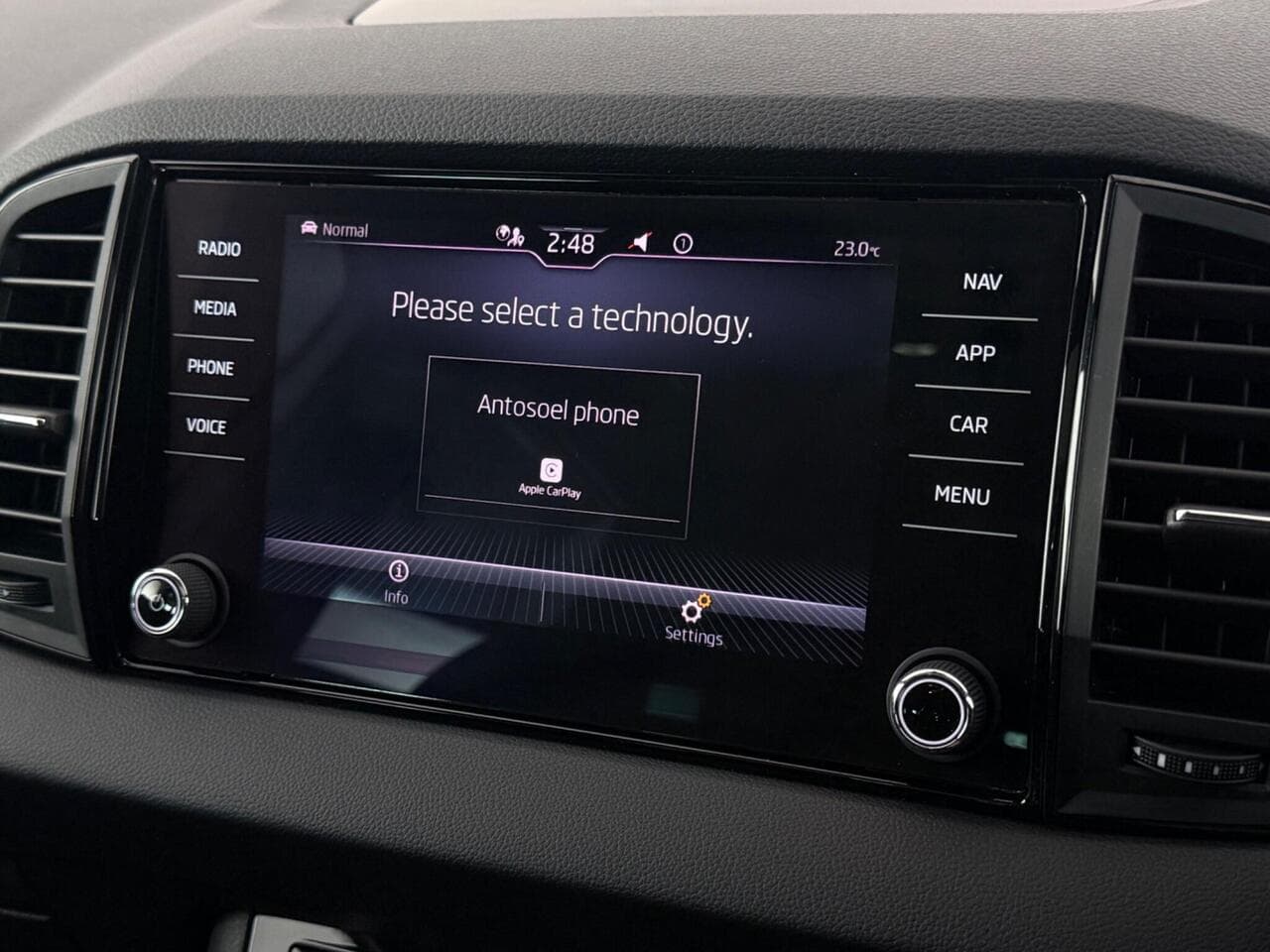 Skoda Karoq thumbnail Infotainment System