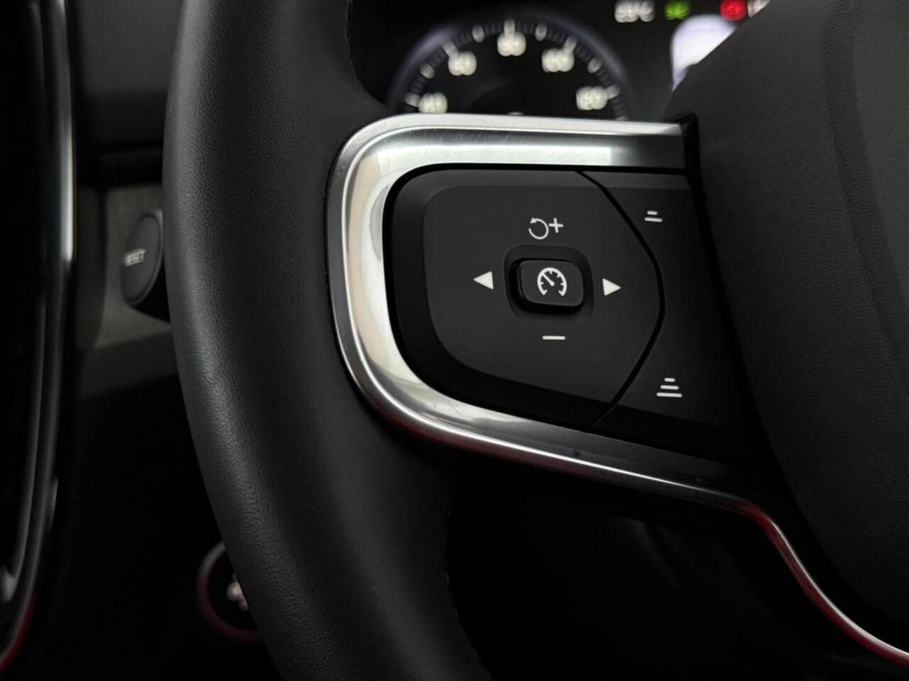Volvo XC40 thumbnail Misc Controls
