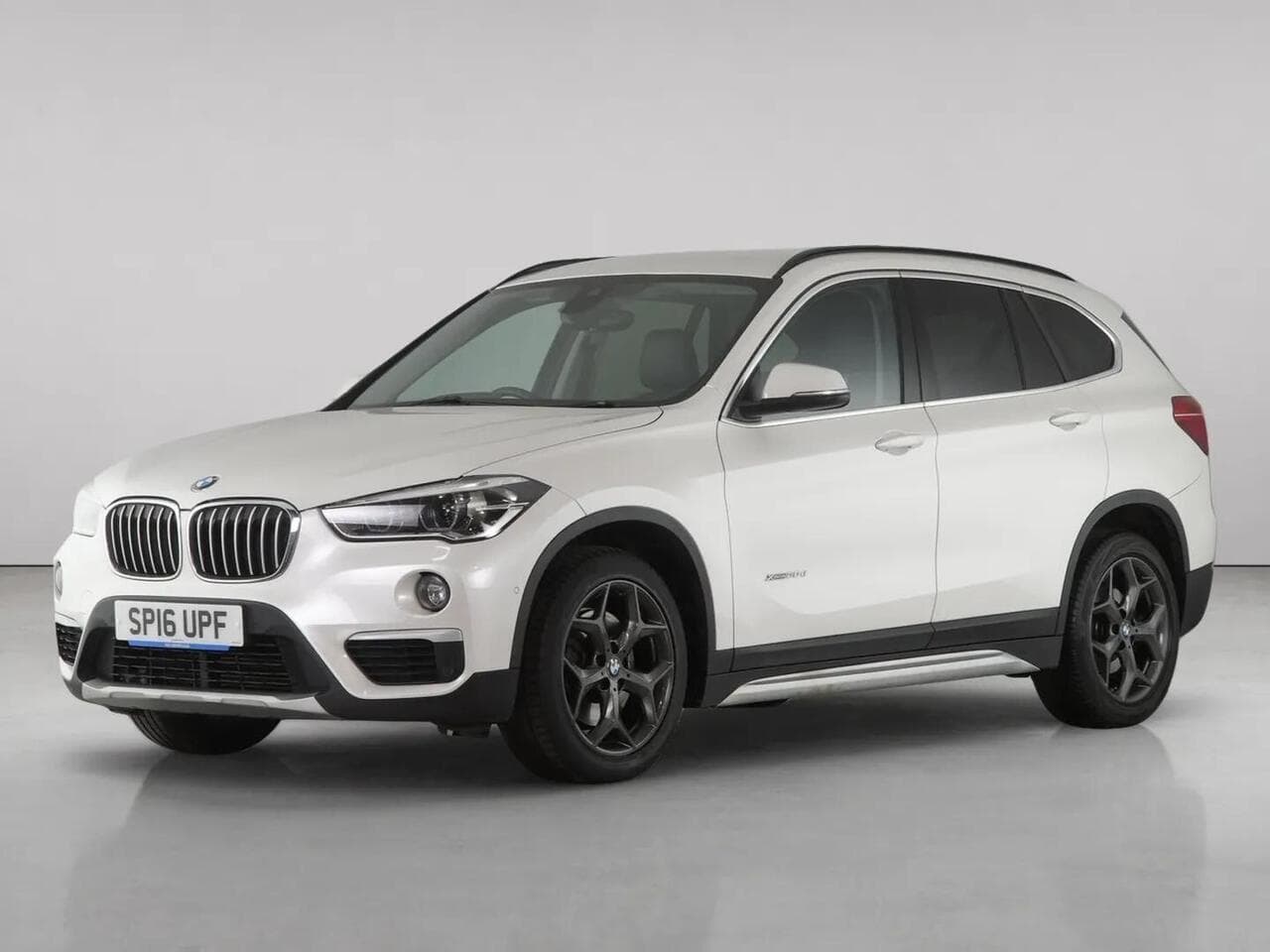 BMW X1 thumbnail Front Left