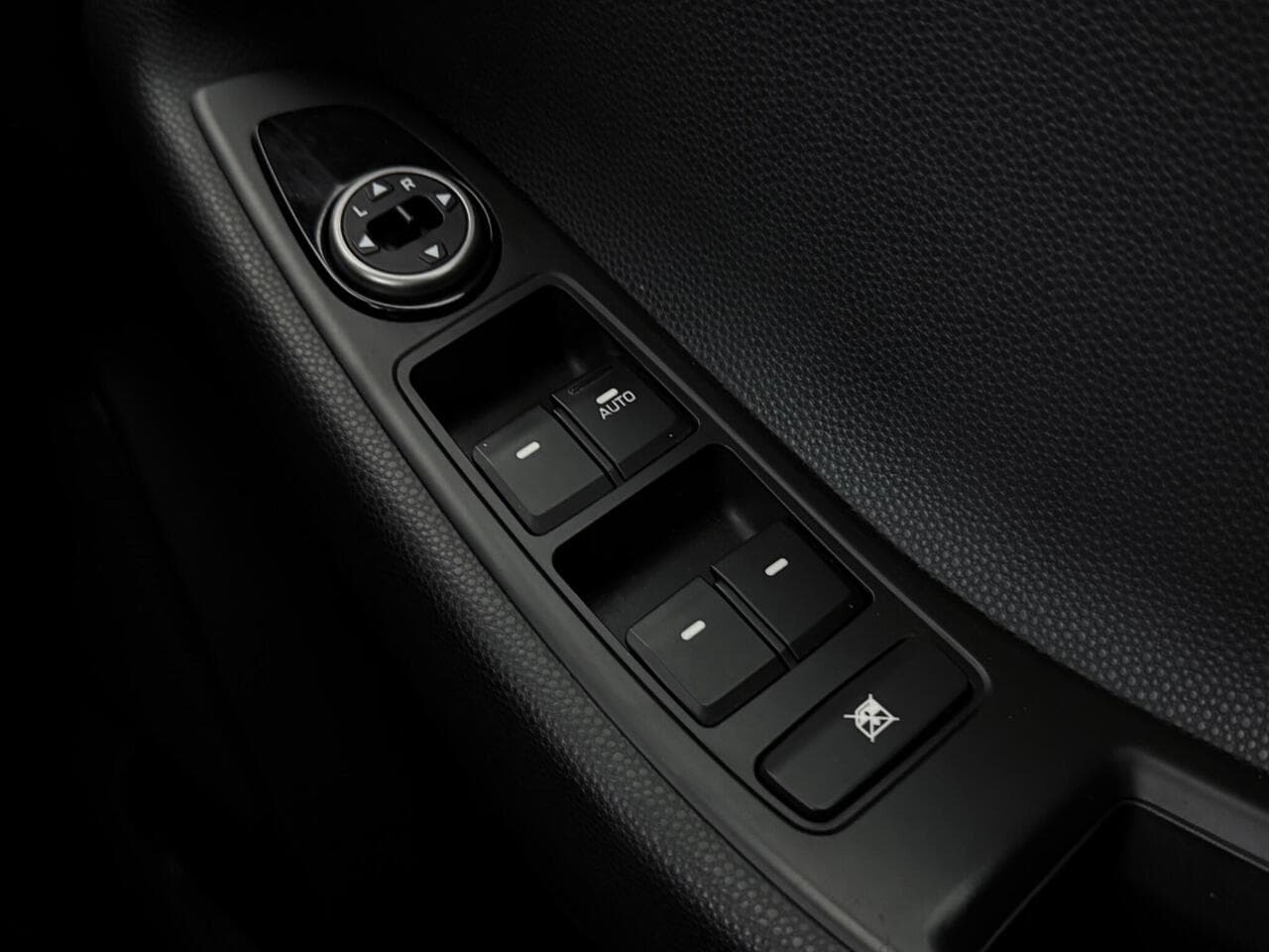 Hyundai i20 thumbnail Misc Controls