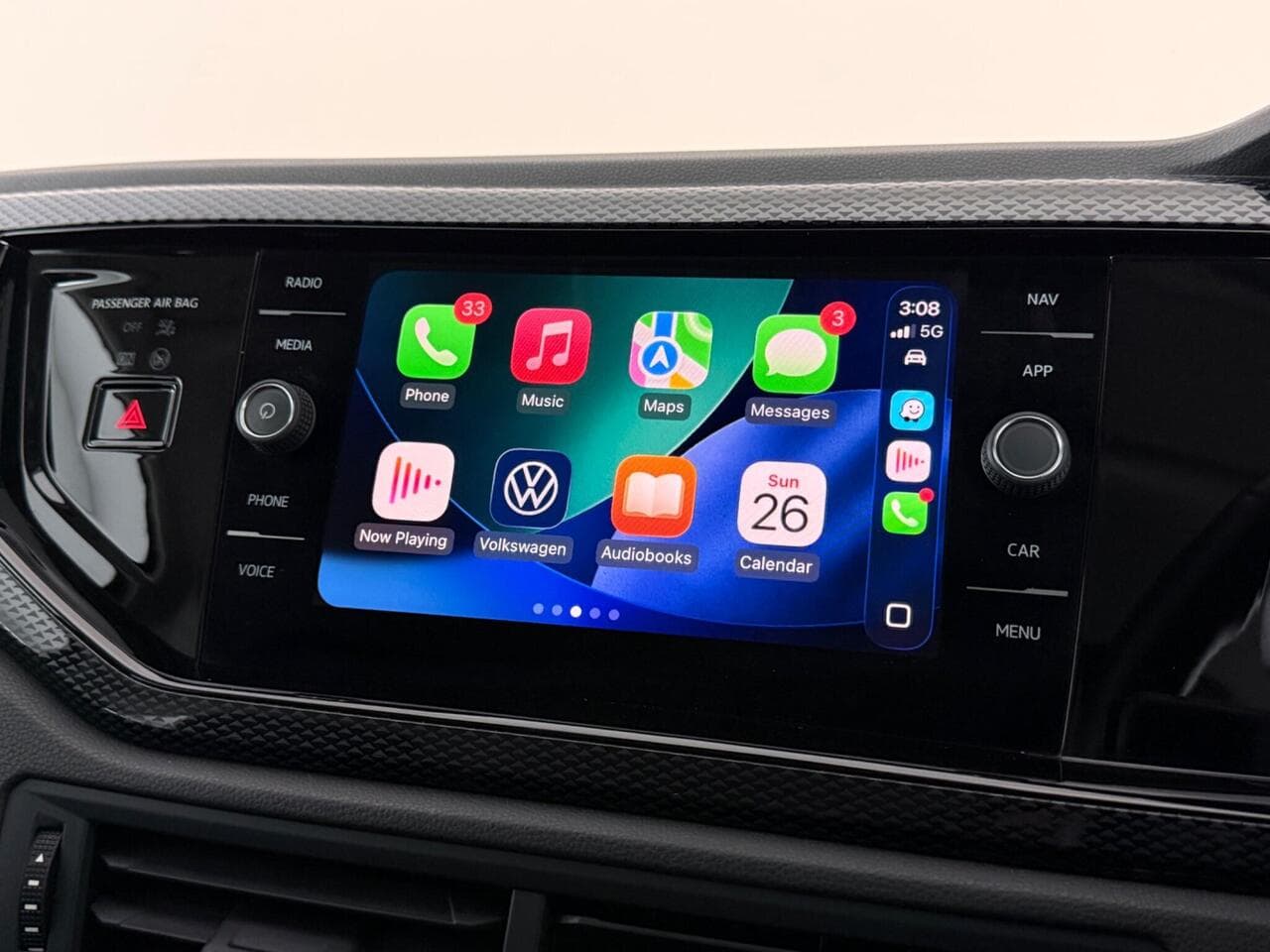 Volkswagen Polo thumbnail Infotainment System