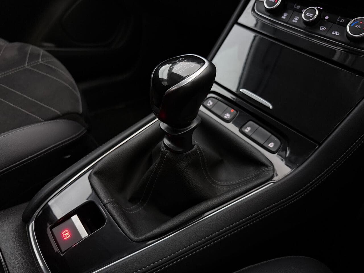 Vauxhall Grandland thumbnail Interior Front