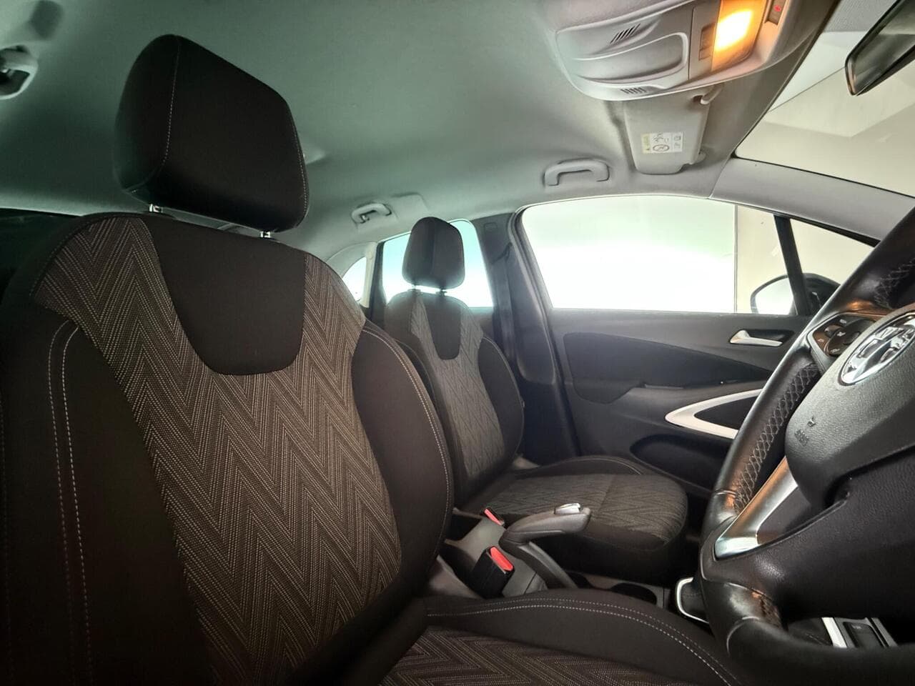 Vauxhall Crossland X thumbnail Seat Driver