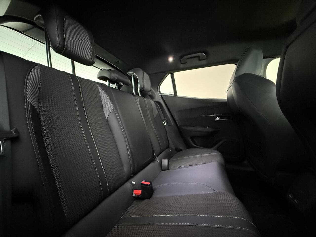 Peugeot 2008 thumbnail Seats Rear