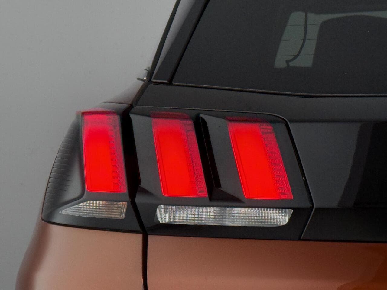 Peugeot 3008 thumbnail Lights Rear