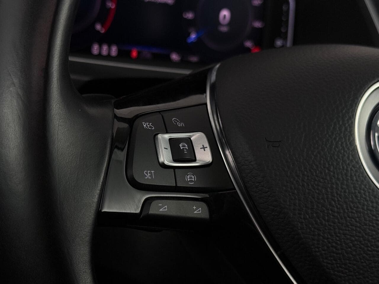 Volkswagen Tiguan thumbnail Misc Controls