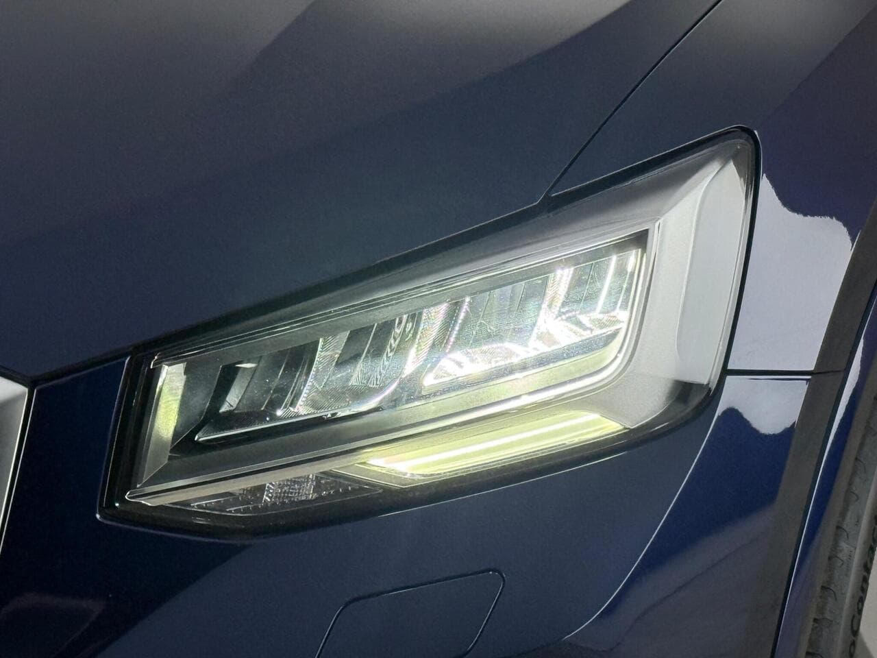 Audi Q2 thumbnail Lights Front