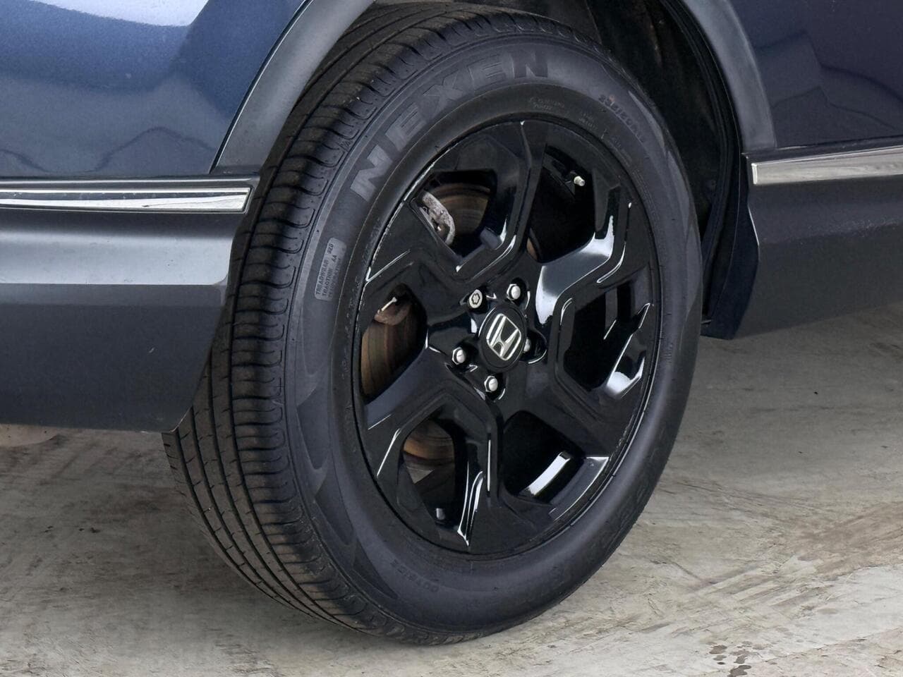 Honda CR-V thumbnail Wheel