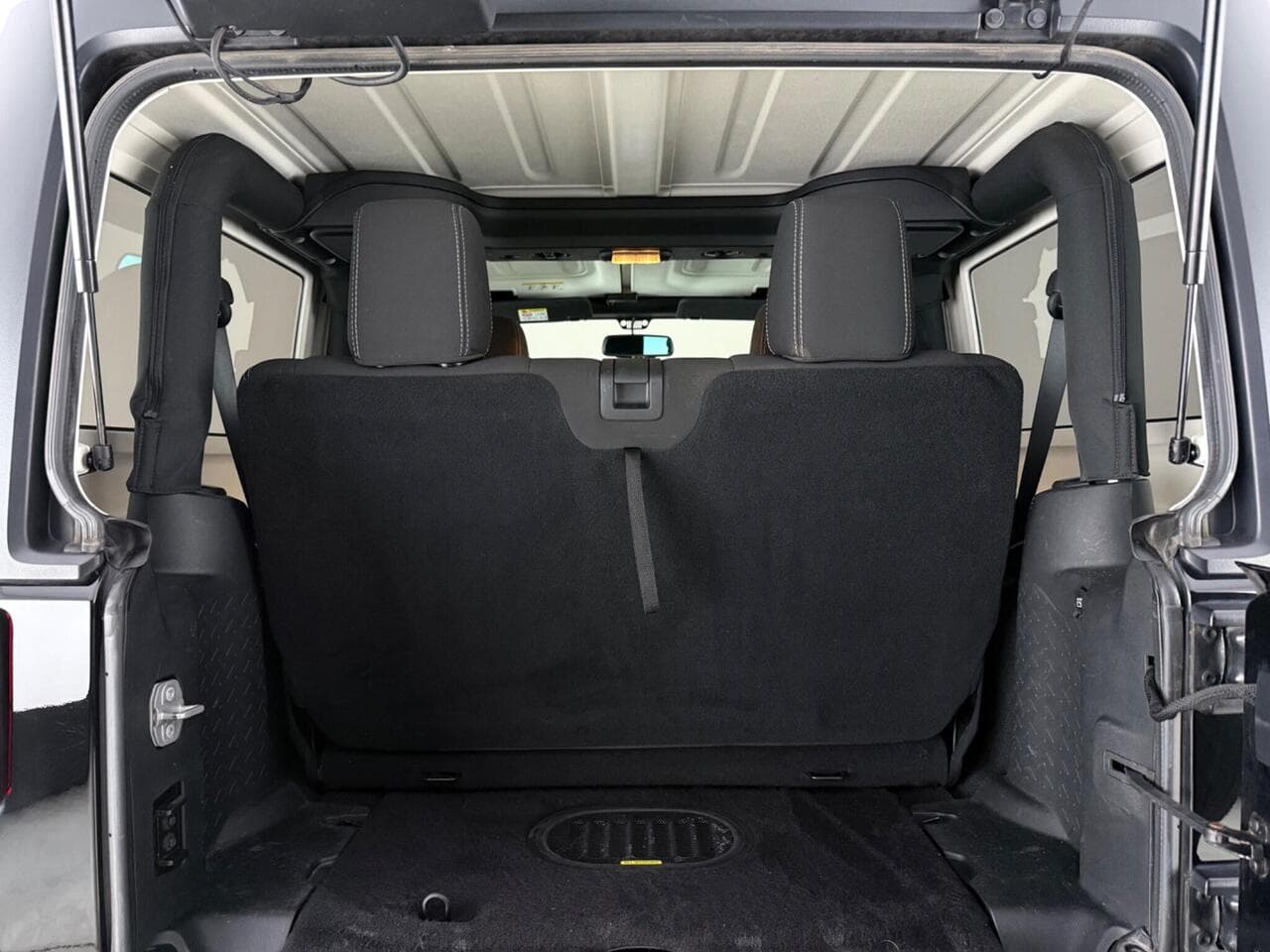 Jeep Wrangler thumbnail Image 12