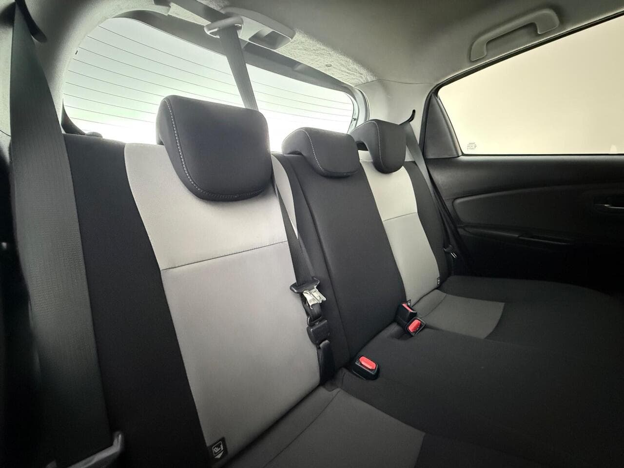 Toyota Yaris thumbnail Seats Rear