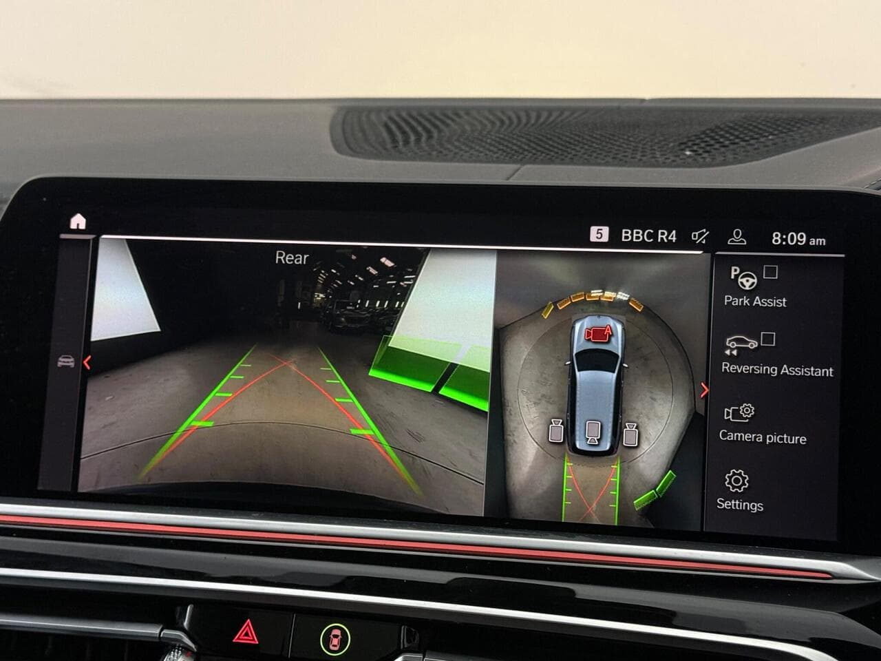 BMW X7 thumbnail Infotainment System