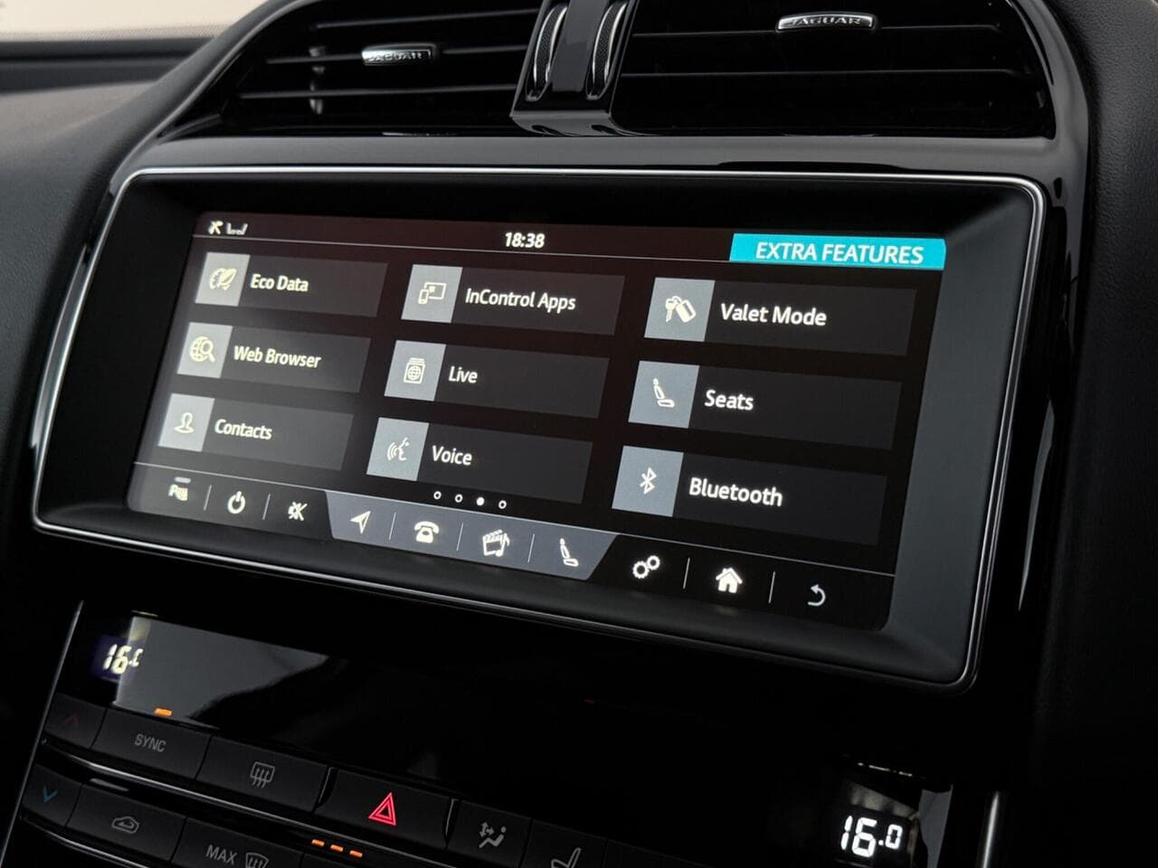 Jaguar XE thumbnail Infotainment System