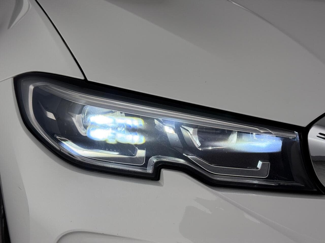 BMW 3 Series thumbnail Lights Front