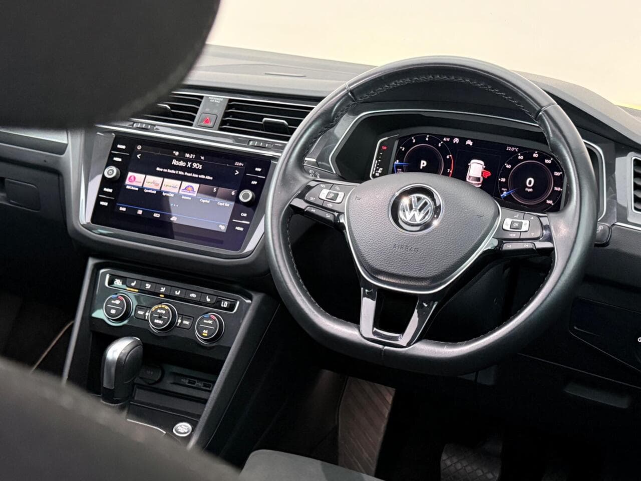 Volkswagen Tiguan thumbnail Steering Wheel
