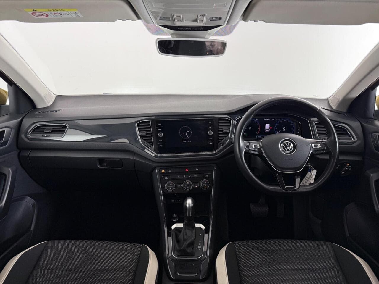 Volkswagen T-Roc thumbnail Interior Front