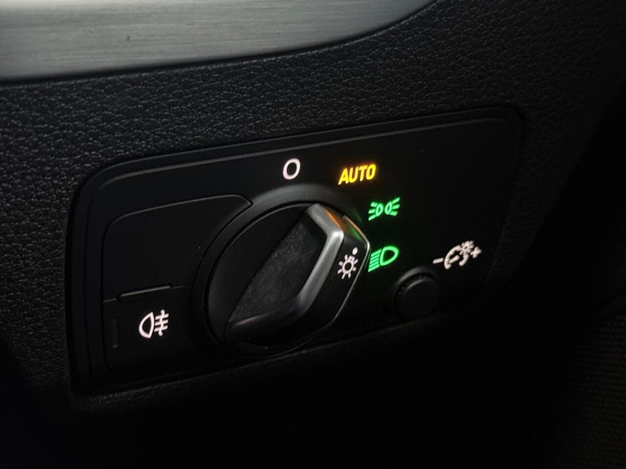 Audi Q2 thumbnail Misc Controls