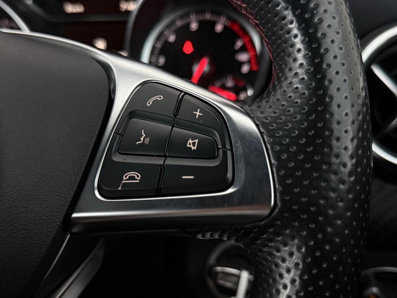 Mercedes-Benz A Class thumbnail Misc Controls