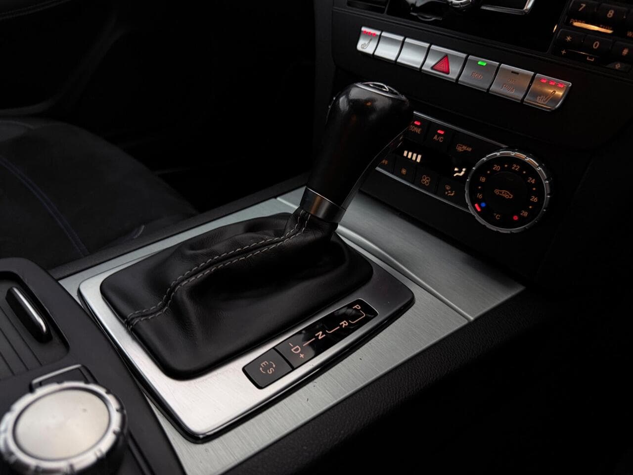 Mercedes-Benz C Class thumbnail Interior Front