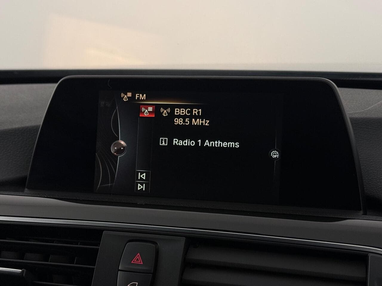 BMW 3 Series thumbnail Infotainment System