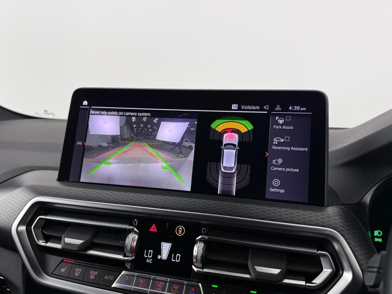BMW X4 thumbnail Infotainment System