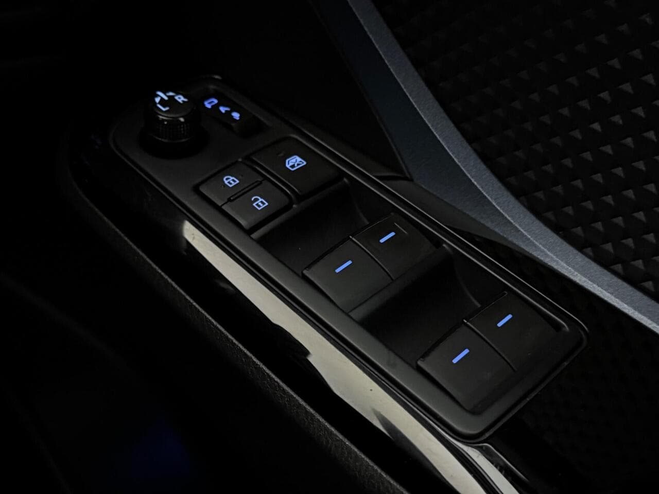 Toyota C-HR thumbnail Misc Controls