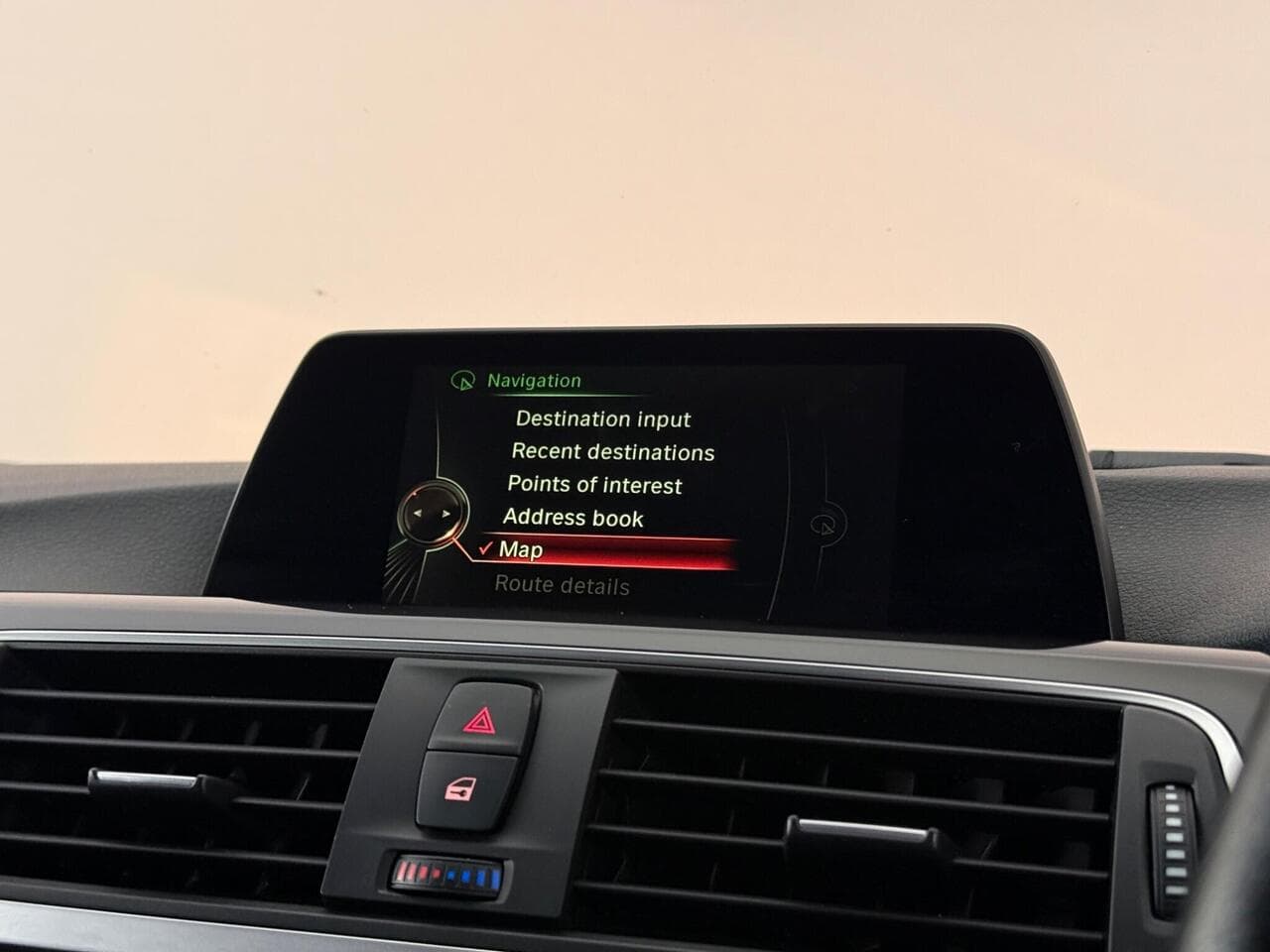 BMW 3 Series thumbnail Infotainment System