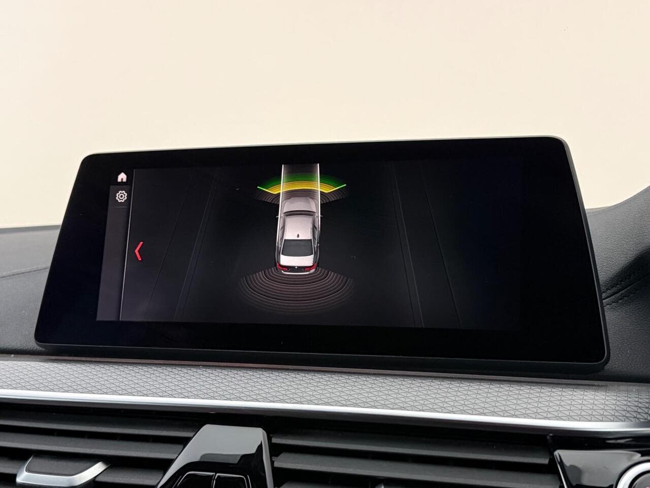 BMW 5 Series thumbnail Infotainment System