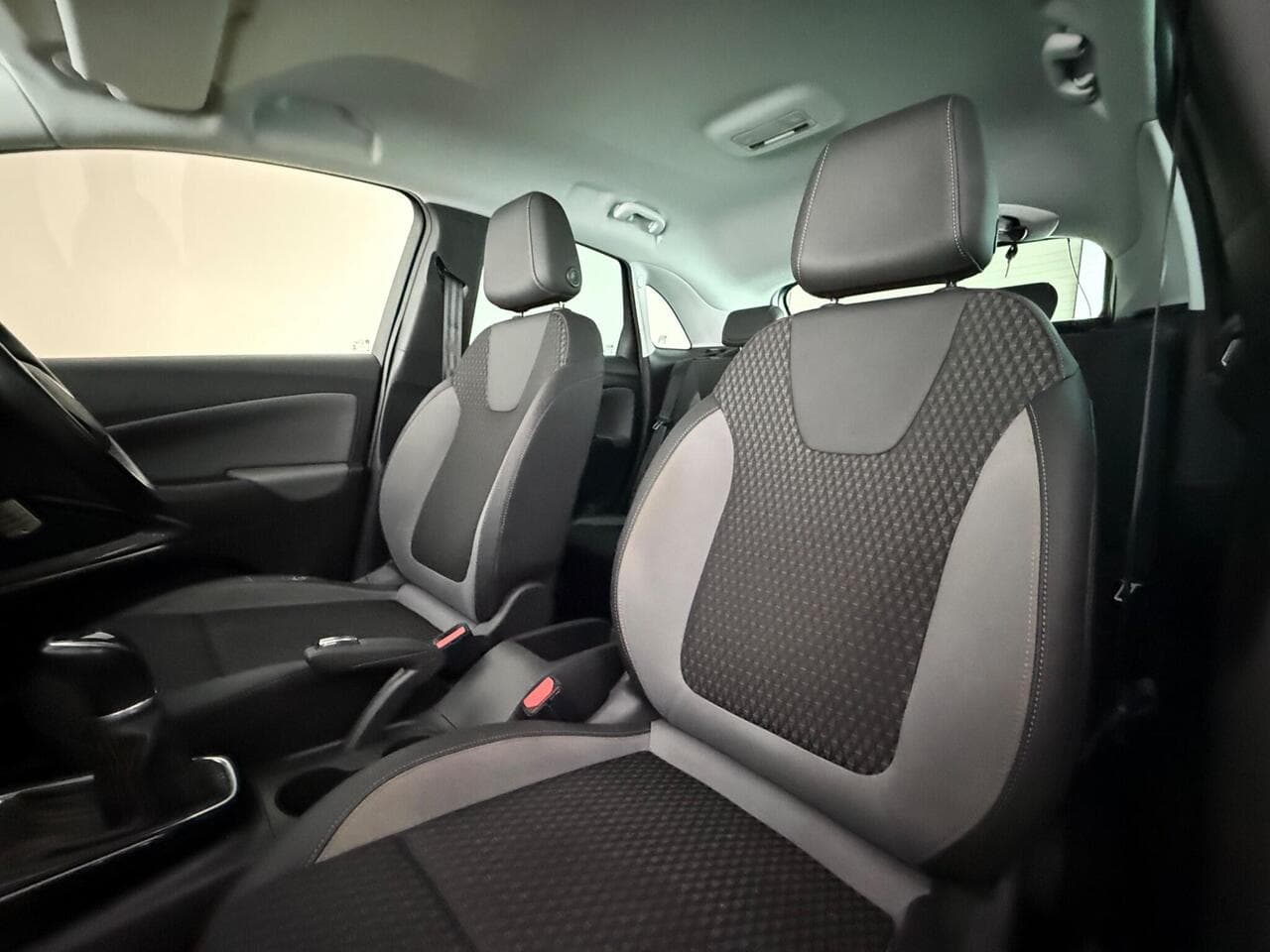 Vauxhall Crossland X thumbnail Seat Front Passenger