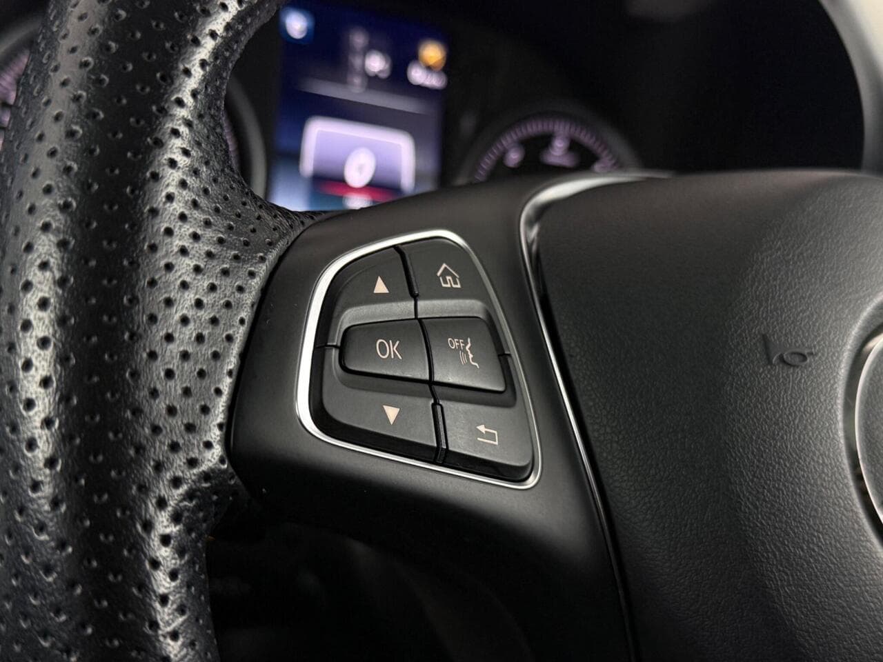 Mercedes-Benz GLC thumbnail Misc Controls