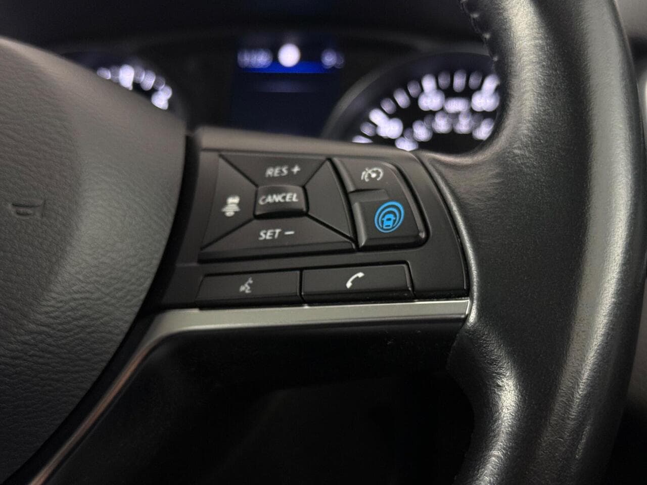 Nissan Qashqai thumbnail Misc Controls