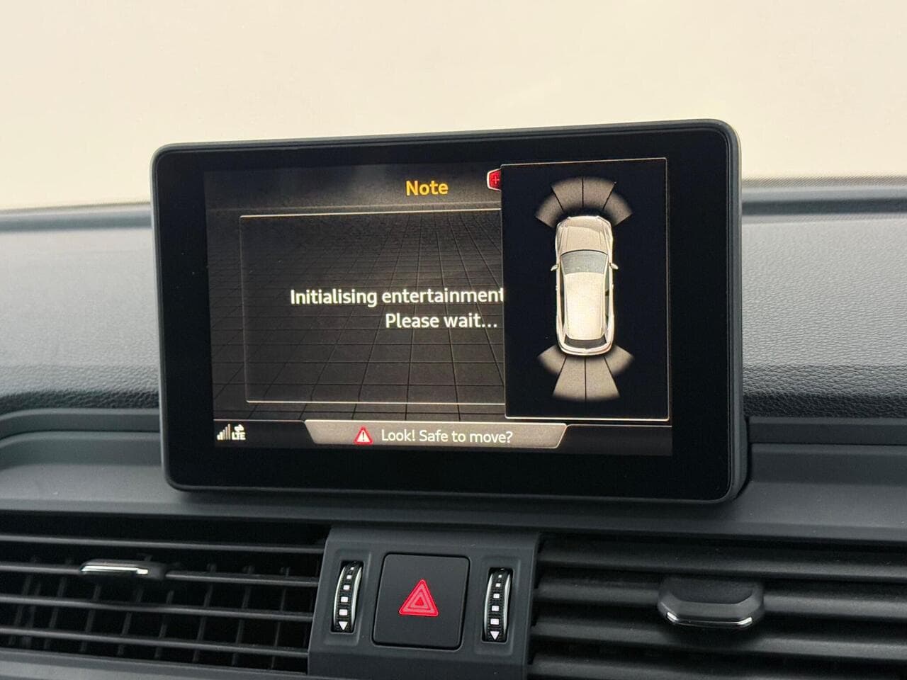 Audi Q5 thumbnail Infotainment System