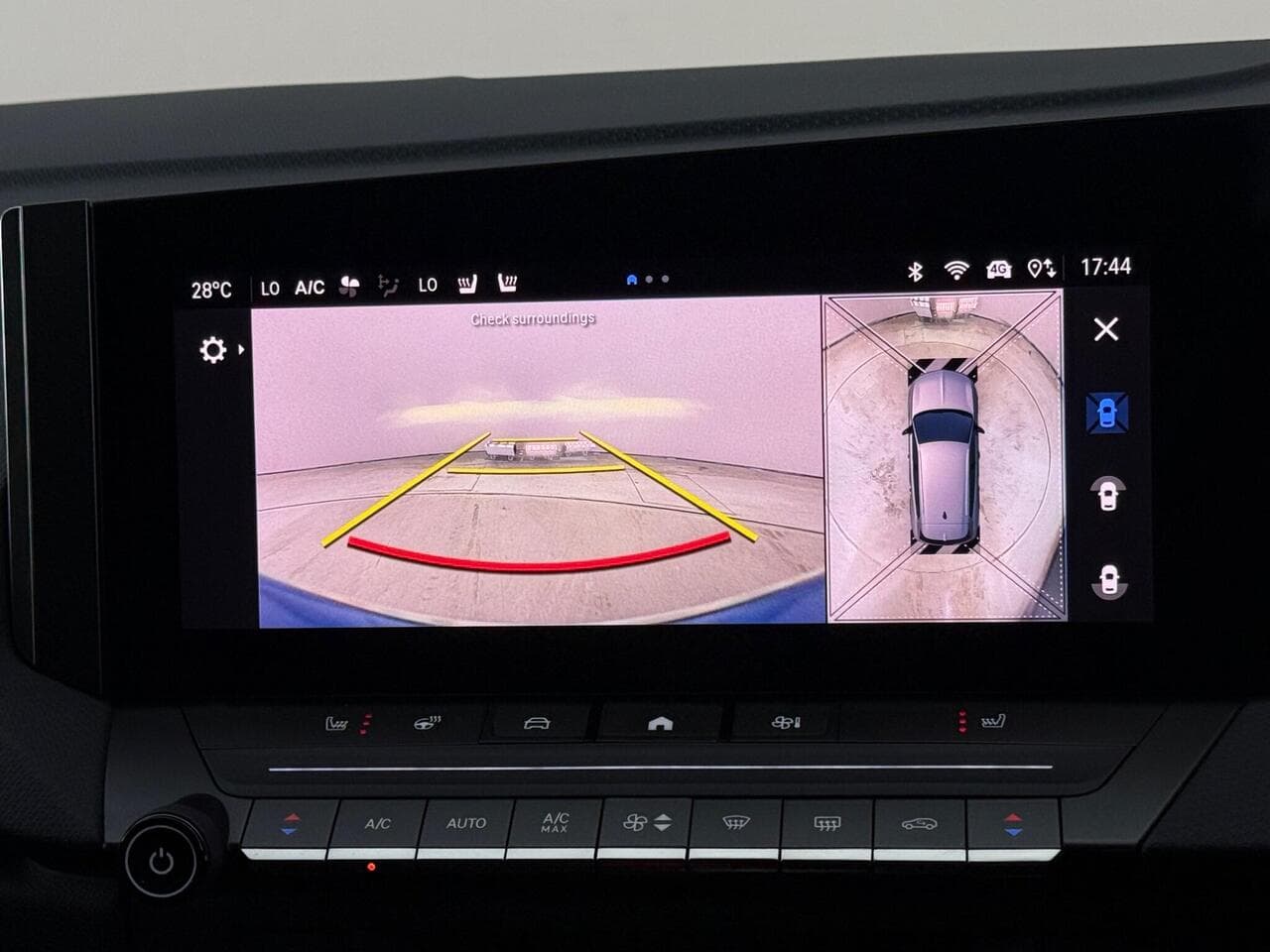 Vauxhall Astra thumbnail Infotainment System